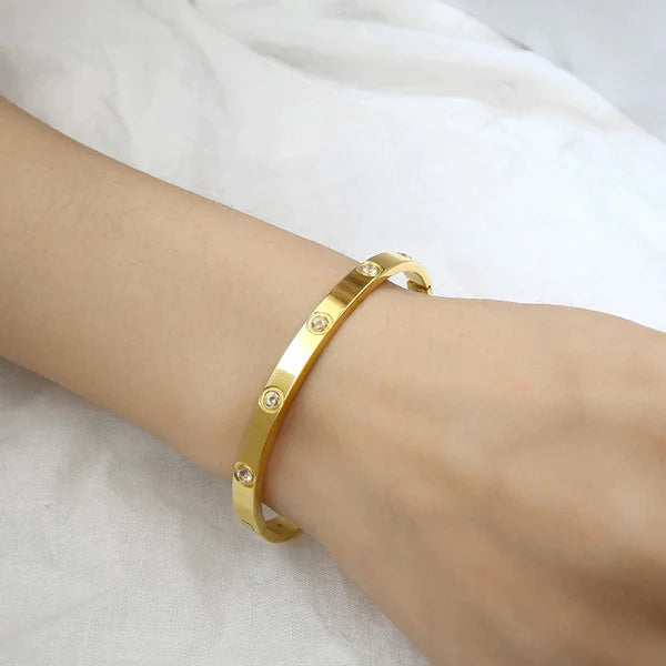 Boys and girls Stainless Steel Contemporary Gold Plated Love AD Anti-Tarnish Bracelet For Women